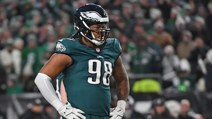 Jalen Carter wird in Sekunden aus dem Spiel der Philadelphia Eagles gegen die Dallas Cowboys wegen schockierendem Verhalten ausgeschlossen