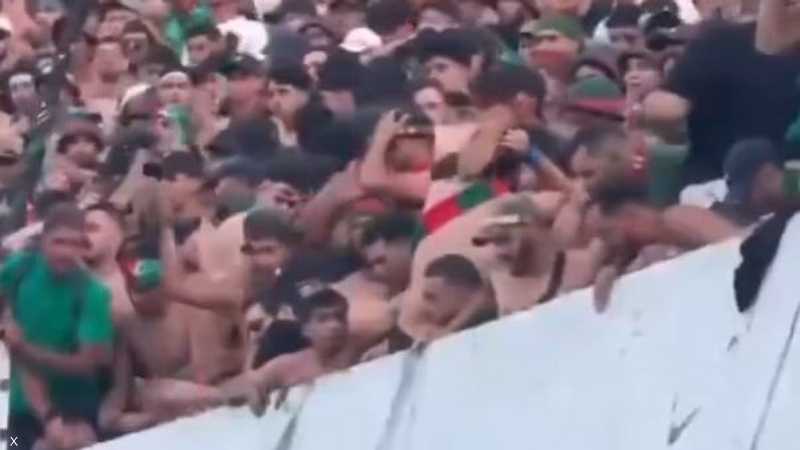 حادث سقوط يودي بحياة 3 مشجعين في الجزائر