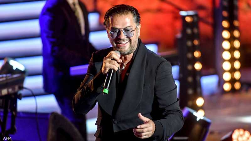 "The shooting angle was deceptive" .. Ragheb Alama justifies the kiss of the fan that led to criticism and being banned from singing in Egypt