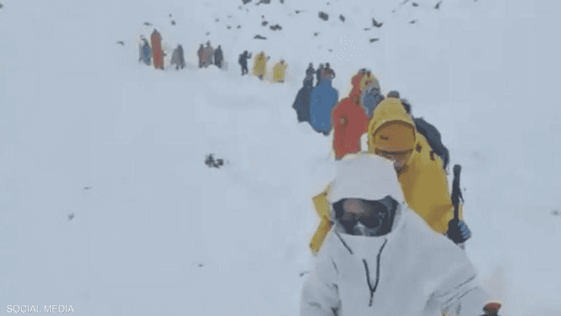 Rescate de 350 turistas atrapados por la nieve en la mortal 'Tormenta Everest'