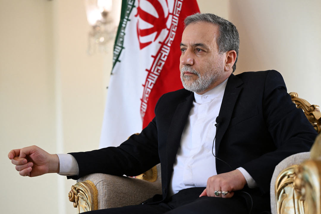 Le ministre des affaires étrangères iranien exclut une attaque israélienne imminente et souligne l'importance de la préparation militaire