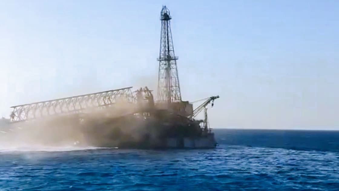 Collapse of a Giant Drilling Rig in the Suez Gulf Raises Authorities' Concern