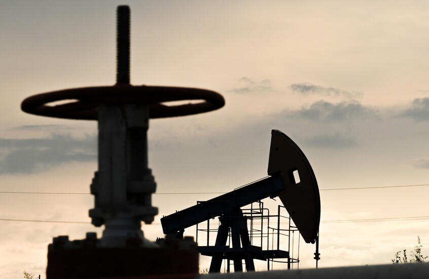 Brent Crude Prices Rise Ahead of OPEC+ Meeting; US Crude Trading Disrupted by Exchange Glitch