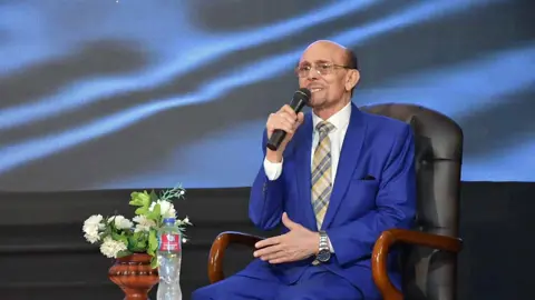 Egyptian Artist Mohamed Sobhi Honored with Distinction Medal for Creative Contributions