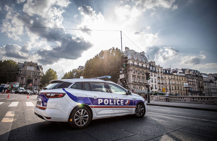 Armed Robbery in Paris Targets Couriers and Steals Ruby Worth &euro;150,000