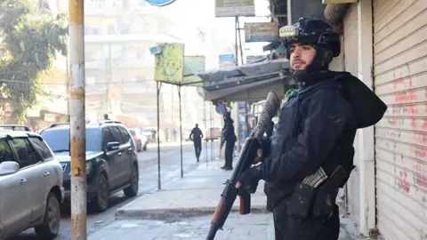 Security Forces Deployed in Aleppo's Sheikh Maqsoud Neighborhood Amid Ongoing Clashes