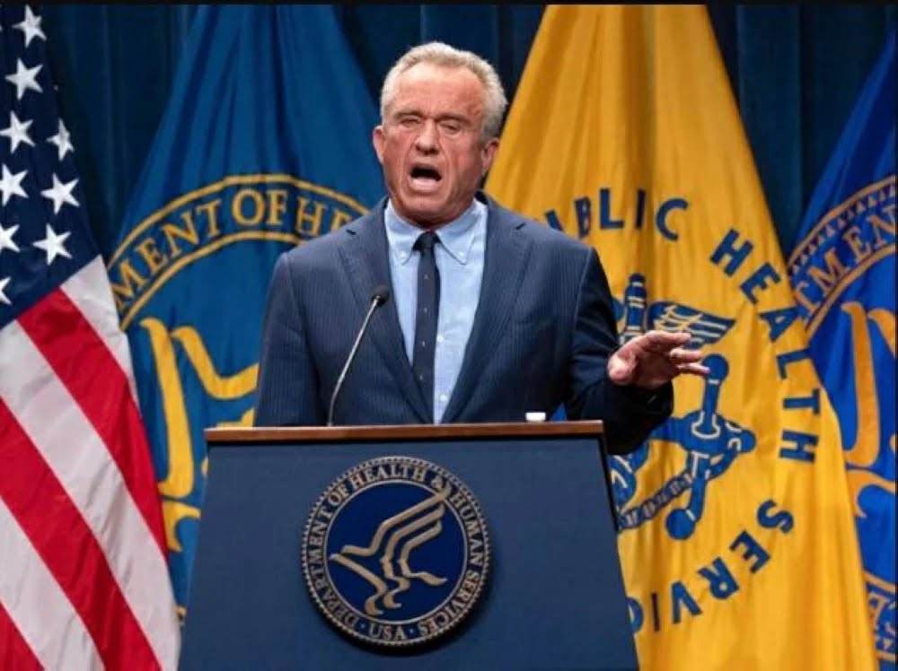 U.S. Health Secretary's Speech Interrupted by Mobile Phone Quack