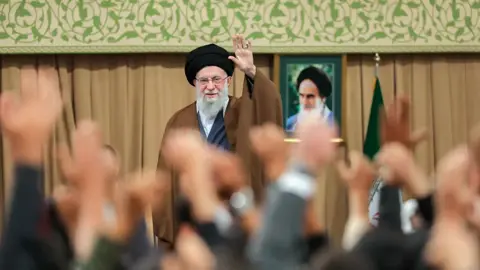 U.S. Accusations: Iranian Revolutionary Guard Allegedly Smuggles Billions in Preparation for Regime Change