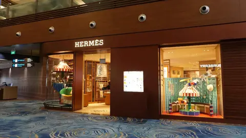 Scandale dans le monde du luxe : « Hermès » accusé de suivre ses clients et d'explorer leur vie avant de leur permettre d'acheter un sac « Birkin »