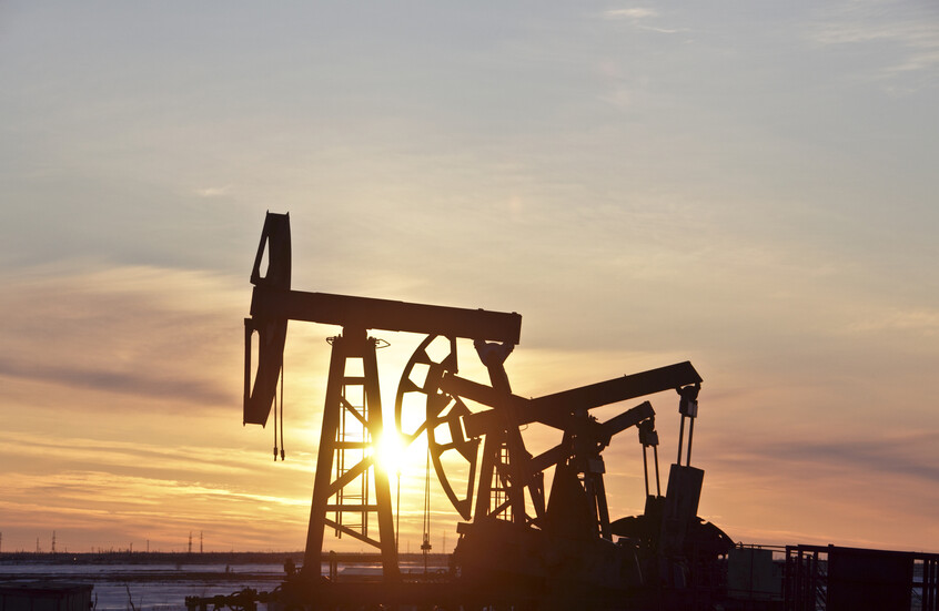 أسعار النفط تقفز لأعلى مستوى في 5 أشهر وسط مخاوف الإمدادات الأمريكية