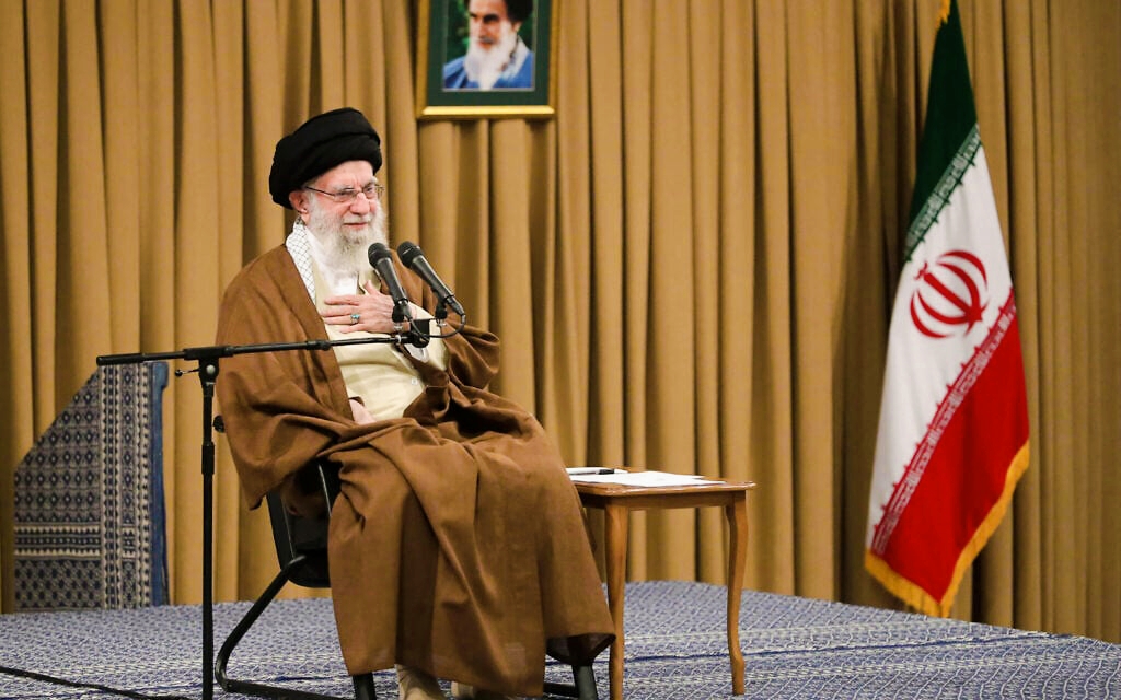 خامنئي يعلن موقفه : لن نخضع لأحد ولن نقبل أي اعتداء على إيران