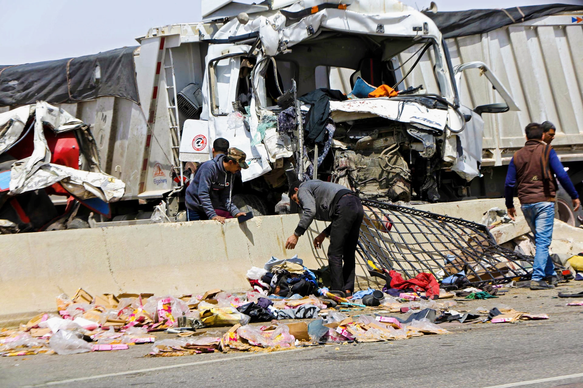 Accident tragique entre un camion et un bus faisant 19 morts en Égypte