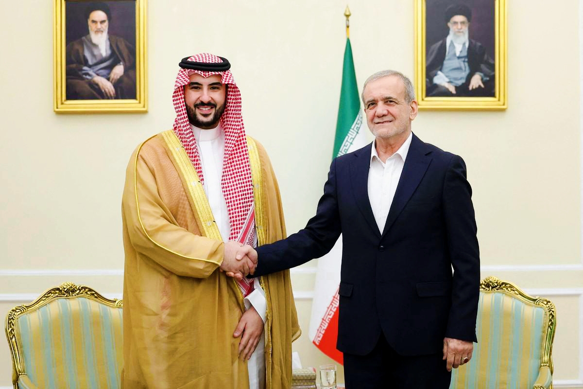 Saudi Defense Minister Speaks with Iranian Chief of Staff on Regional Security