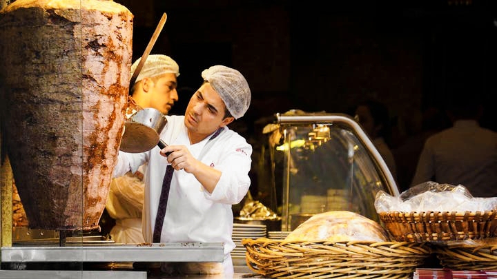 Turquía registra 3 millones de llamadas y 800 mil quejas sobre restaurantes que no cumplen con los estándares
