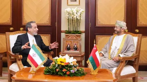 محادثات مسقط النووية تضع إيران أمام خيارات معقدة بين الدبلوماسية والتصعيد العسكري