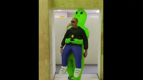 São Paulo Police Use Disguises to Target Counterfeit Alcohol Sellers During Carnival