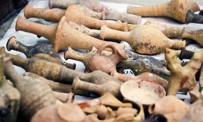 Récupération d'objets archéologiques rares à Alep avant leur contrebande hors de la Syrie