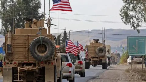 الجيش الأمريكي يكمل نقل عناصر "داعش" من سوريا إلى العراق