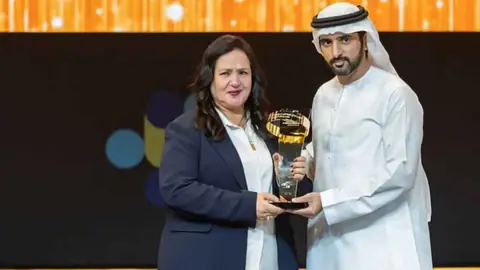 Mohammed bin Rashid honors Moroccan Fawzia Mahmoody with the title of "First Maker of Hope" in the Arab world