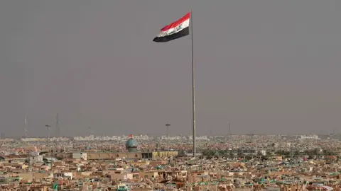 واشنطن تشدد قبضتها على بغداد.. سلاح الفصائل وترشيح المالكي تحت المجهر الأمريكي