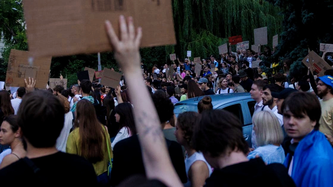 Zelensky Faces Internal and External Criticism After Law Sparks Protests in Kyiv