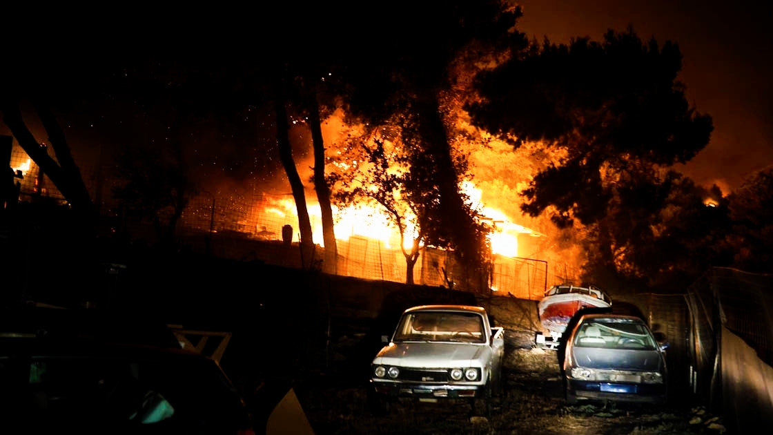 Großbrand verschlingt Korinth in Griechenland und evakuiert Dörfer dringend