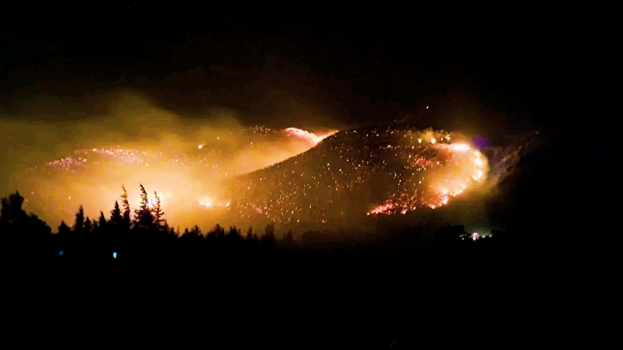 Massive Fire in Al-Ghab Plain Countryside of Hama, Winds Hinder Firefighting Efforts