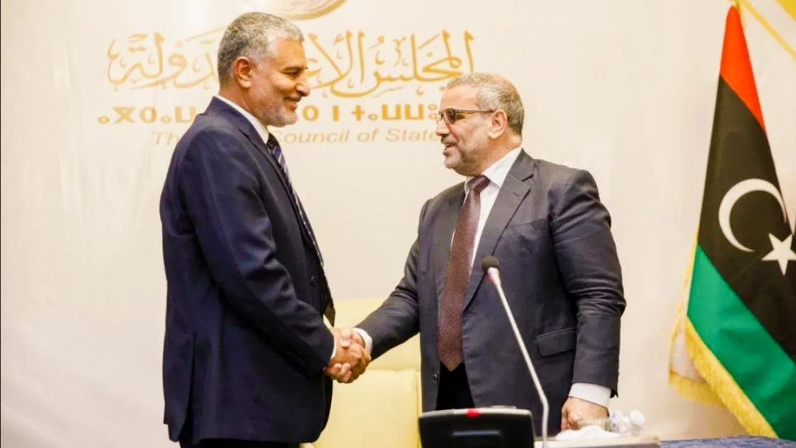 Mohamed Tkalla gewinnt die Präsidentschaft des Obersten Rates und löst eine Krise mit Khalid al-Mashri aus