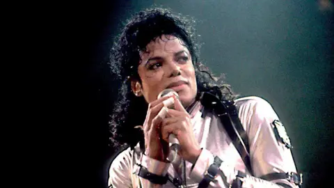 Michael Jackson'ın Mirasına Yönelik Yeni Bir Dava, 1980'lerdeki Saldırıları İddia Ediyor