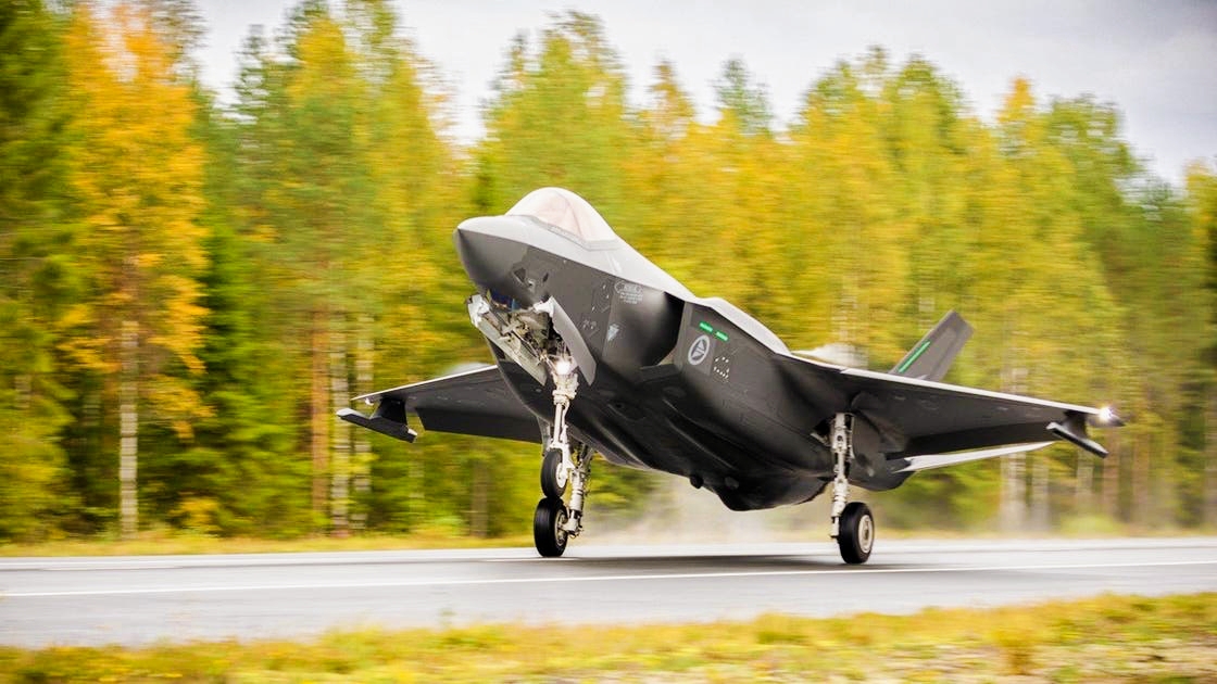 Accidente de avión de combate F-35 estadounidense en California .. y el piloto se salva milagrosamente