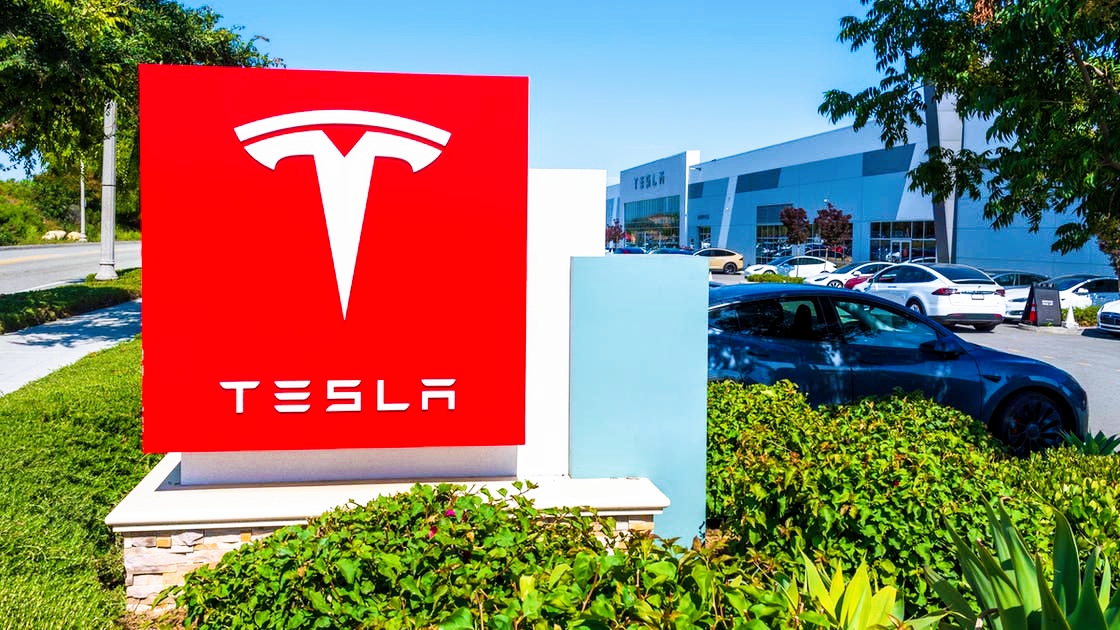 Tesla Faces $242 Million Fine Over 'Autopilot' .. What's the Story?