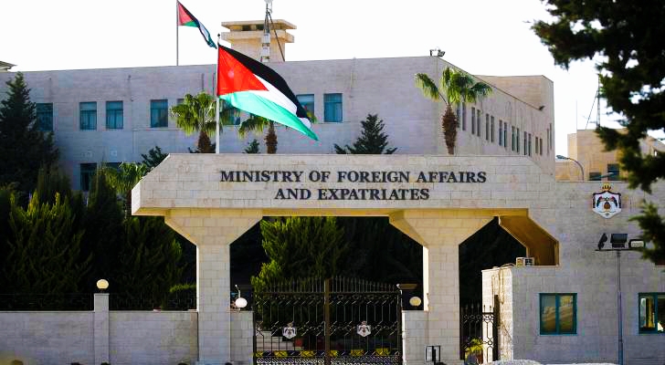 Jordan verurteilt Angriffe auf seine Botschaften wegen Unterstützung für Gaza und fordert ihren Schutz