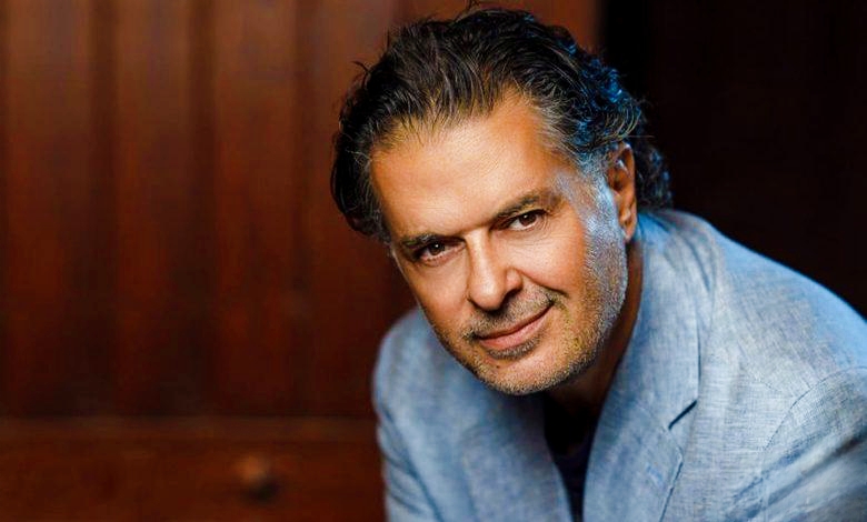 Ragheb Alama Resolves His Crisis with the Musicians' Syndicate in Egypt After the Kissing Incident