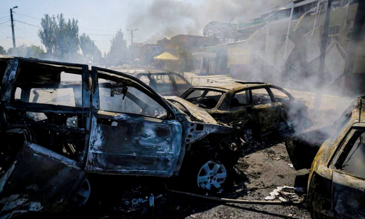 Intense Russian Attack in Zaporizhia Claims the Lives of 3 Civilians and Destroys Homes