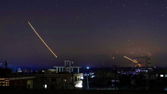 Une frappe aérienne israélienne nocturne cible la brigade 107 dans la campagne de Lattaquié