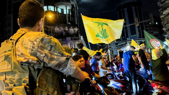 Le Hezbollah fait face au gouvernement libanais : blocage des routes et refus de remettre les armes