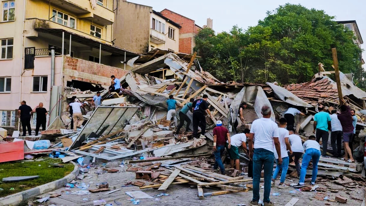 زلزال بقوة 6.1 درجات يهز إسطنبول وإزمير في تركيا