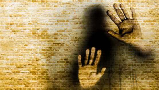 Algerisches Mädchen schließt sich 25 Jahre lang nach dem Nichtbestehen des Abiturs ein