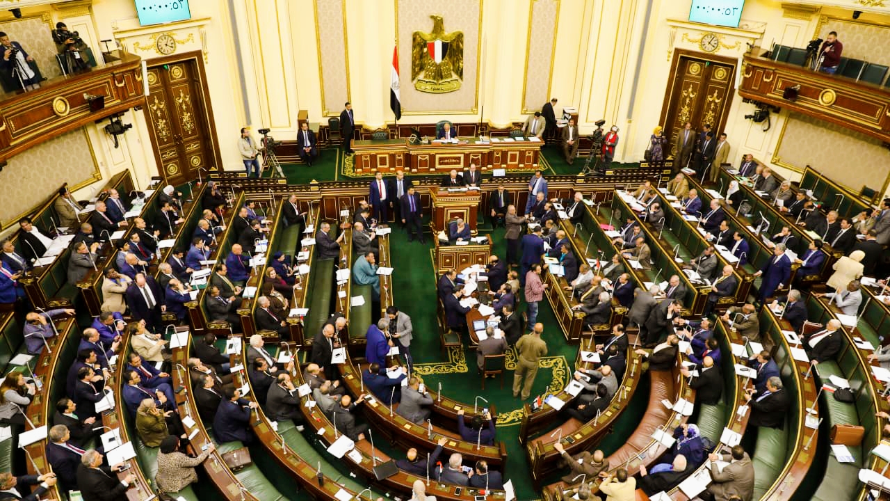 Starting work at five in the morning in Egypt: A parliamentary proposal sparks controversy