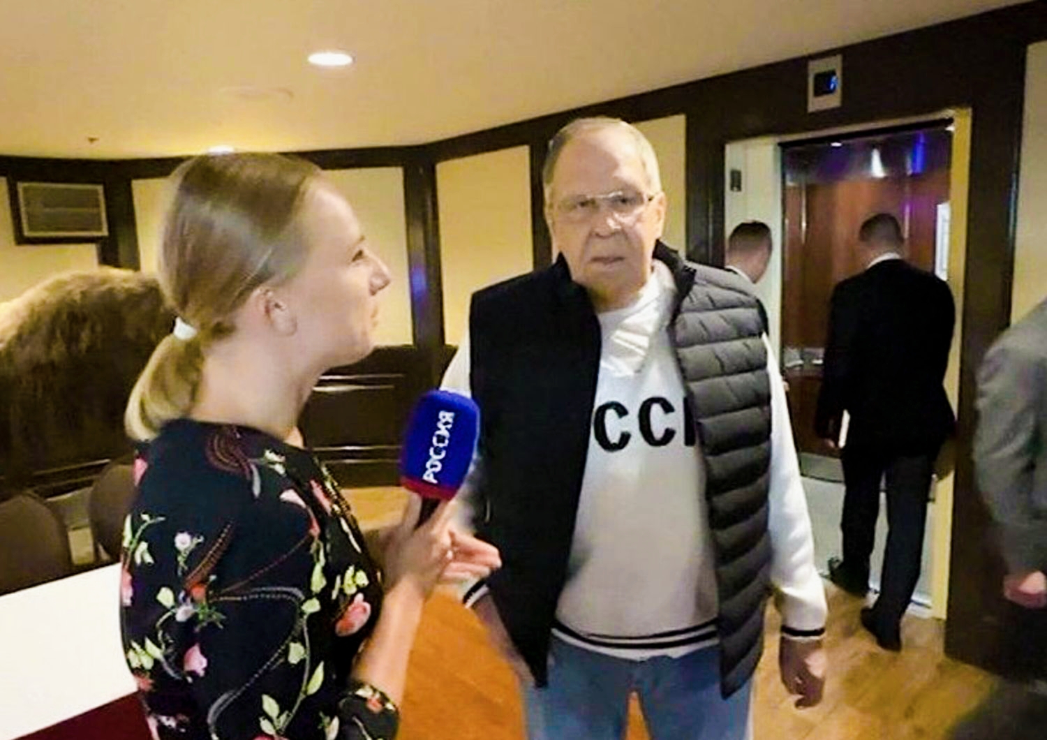 Quelle est l'histoire de la veste soviétique portée par Lavrov au sommet de l'Alaska ?