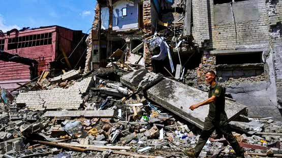 Russia Bombs Ukraine with Drones and Missiles Amid Peace Talks