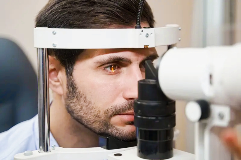 Adieu à la chirurgie réfractive ? Une technologie électrique innovante corrige la vue en une minute seulement