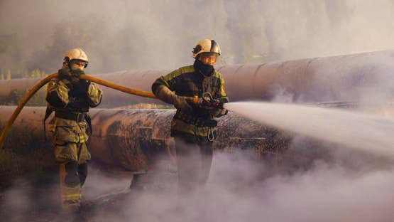 L'Ukraine connaît des explosions et des incendies au milieu d'une escalade militaire et d'un refus russe de négocier