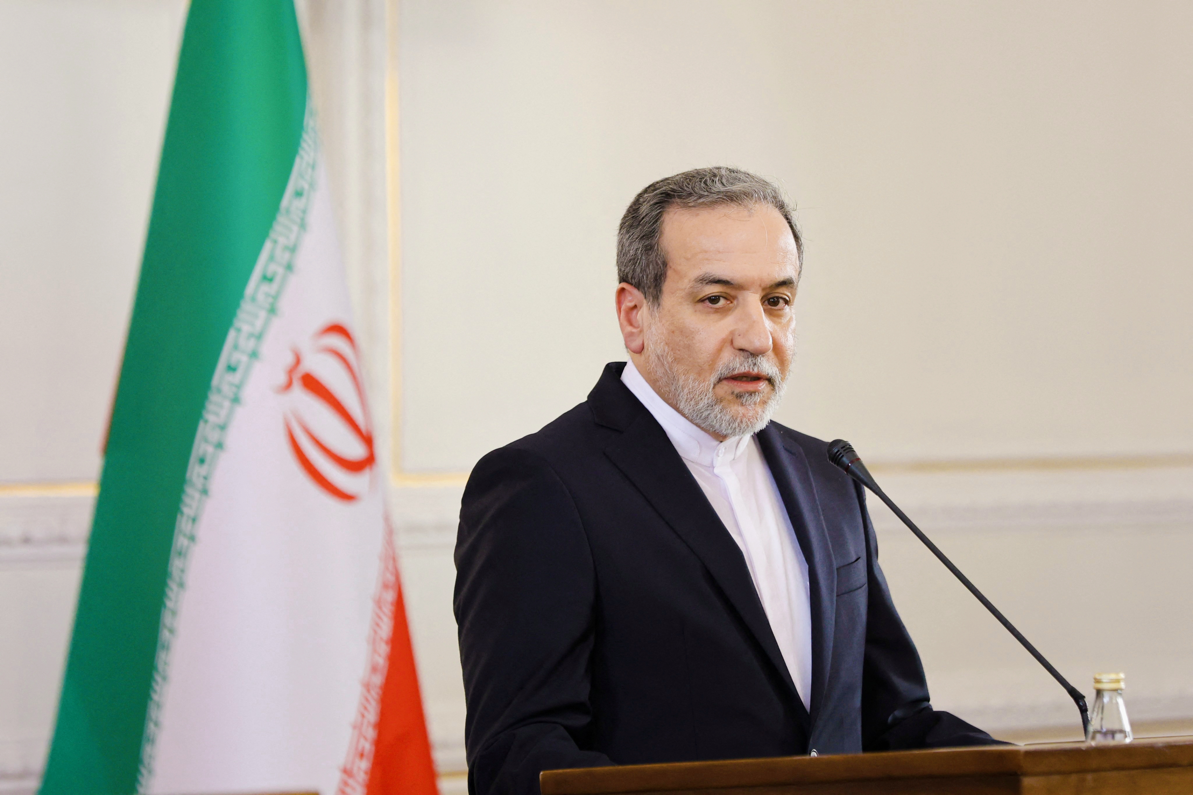 Iranian Foreign Minister Criticizes the Decision to Reimpose Sanctions and Emphasizes Response Measures