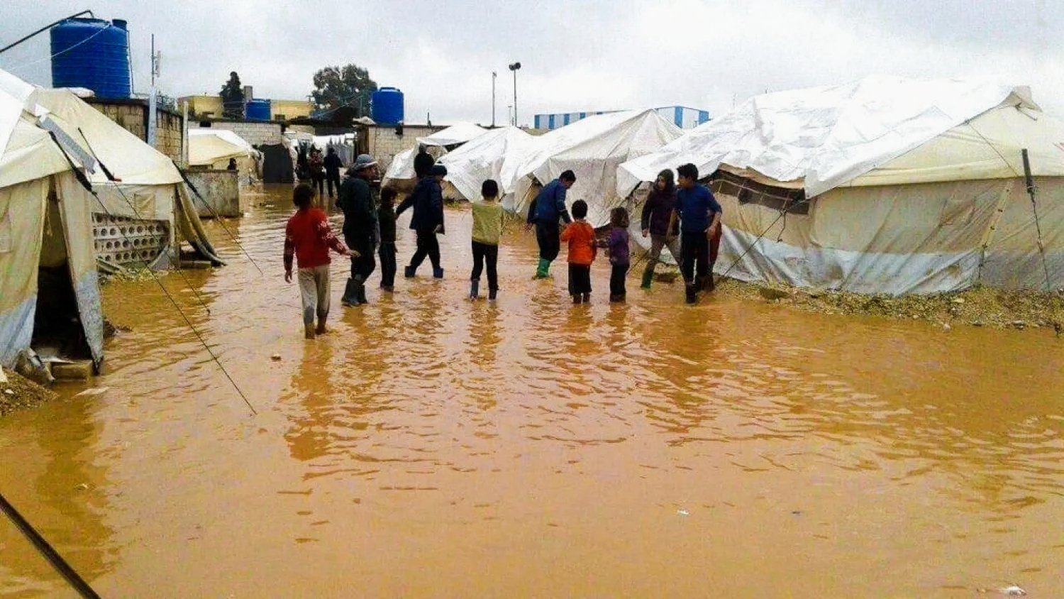 Desastre de inundaciones en Marib: víctimas entre los desplazados y destrucción de miles de viviendas