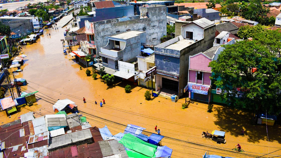 Floods in Bali Claim Several Lives and Paralyze Movement in Indonesia