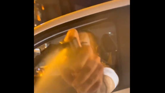 Un conductor rocía a una mujer con gas pimienta en Estambul... un video que provoca indignación en las redes sociales