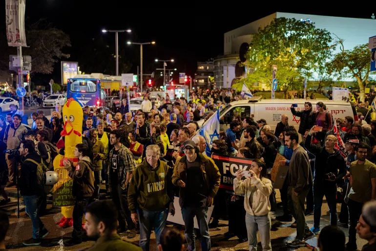 Miles de manifestantes gritan en Tel Aviv contra la guerra.. Aumento de ...