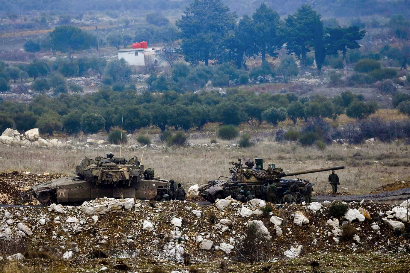 Rif de Quneitra: las fuerzas israelíes arrestan a 4 jóvenes y amplían su incursión