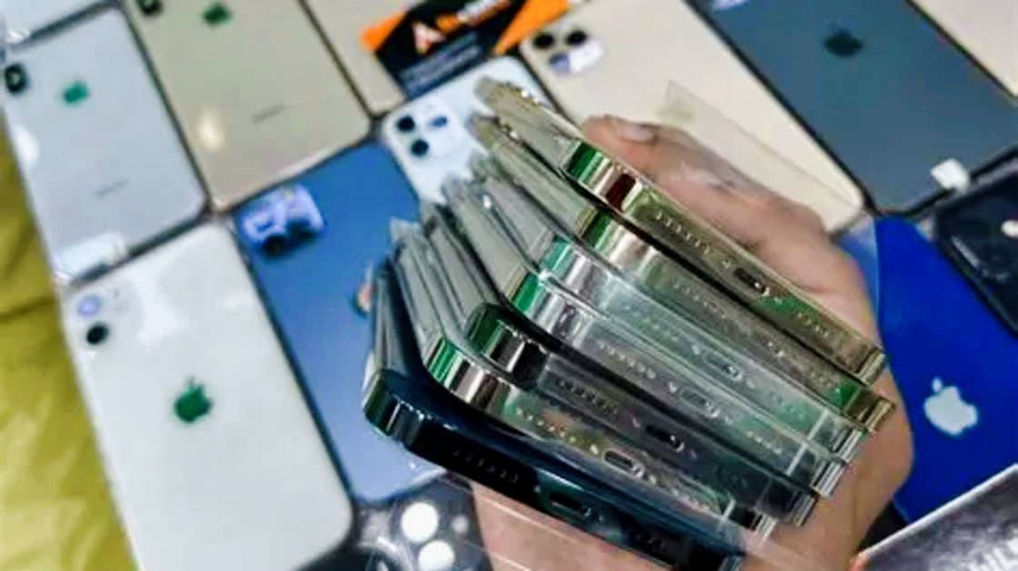 London: Foiling the Smuggling of 40,000 Stolen Phones to China